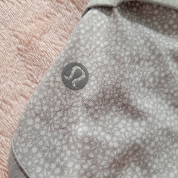 Lululemon speed up shorts (size 4) - Picture 9 of 9